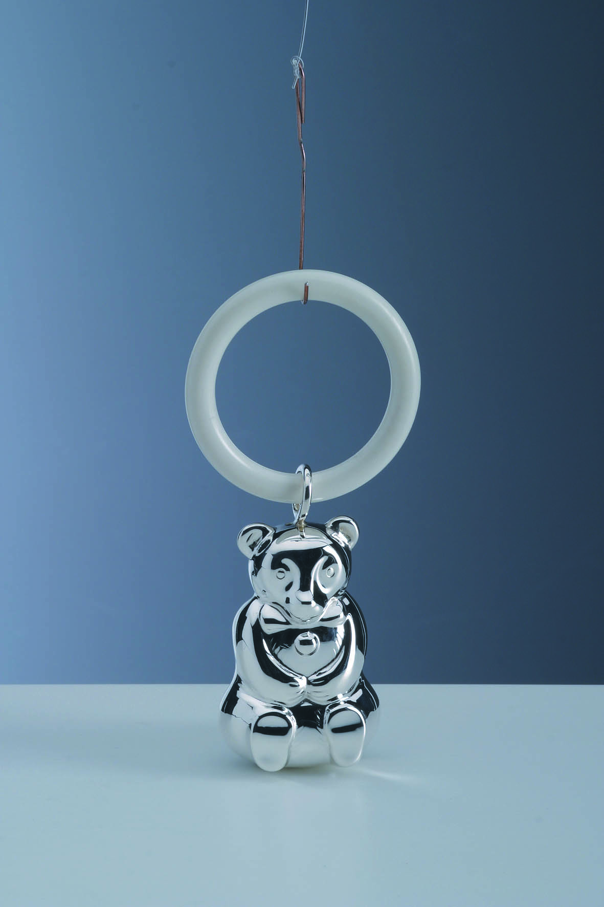 Strieborná detská hrkálka Medvedík