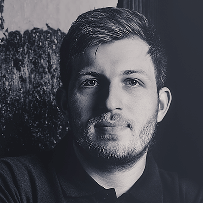 Jahňacie koleno (sous-vide) s mrkvovo-zelerovým pyré a glazúrovanou cibuľkou 